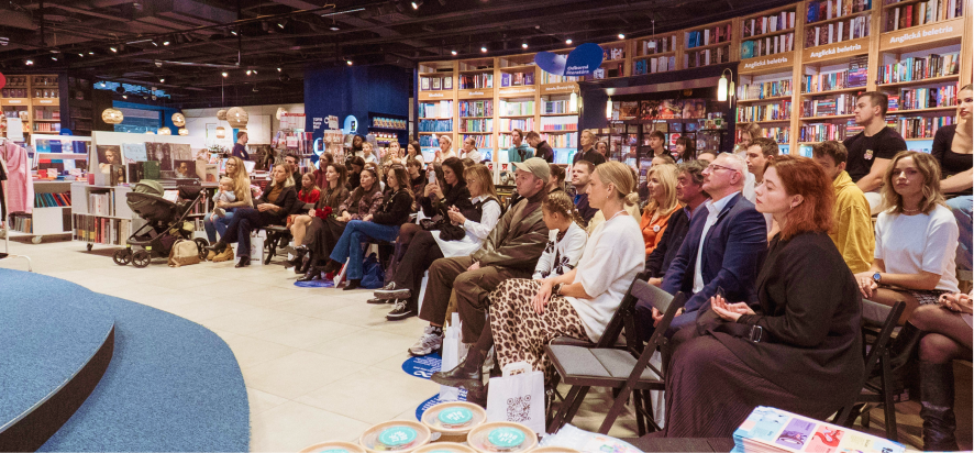 Tamitos book signing event with readers and families